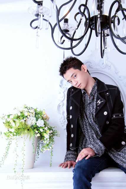 吴勇滨艺术照（二）素颜照壁纸