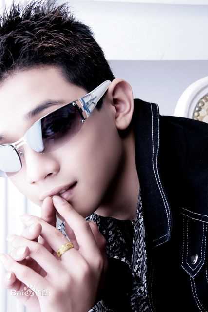 吴勇滨艺术照（二）素颜照壁纸