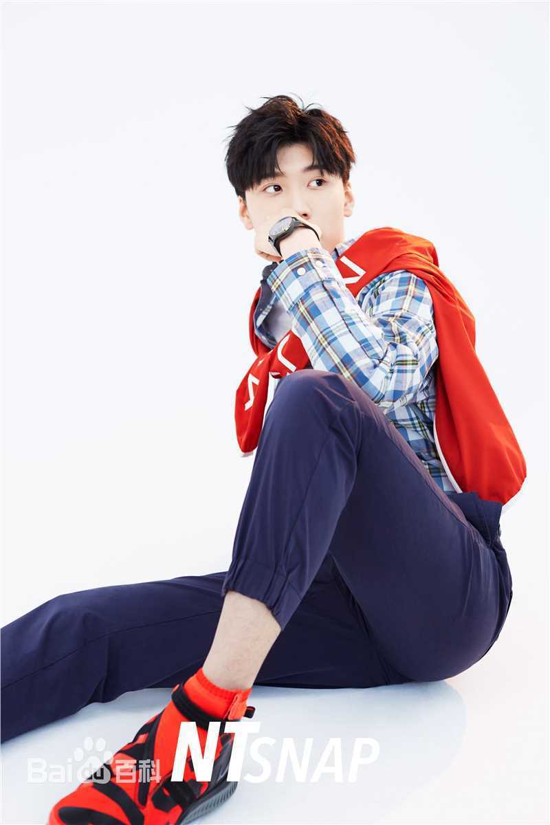 最新王博文在《NTsnap》时尚大片中的图集