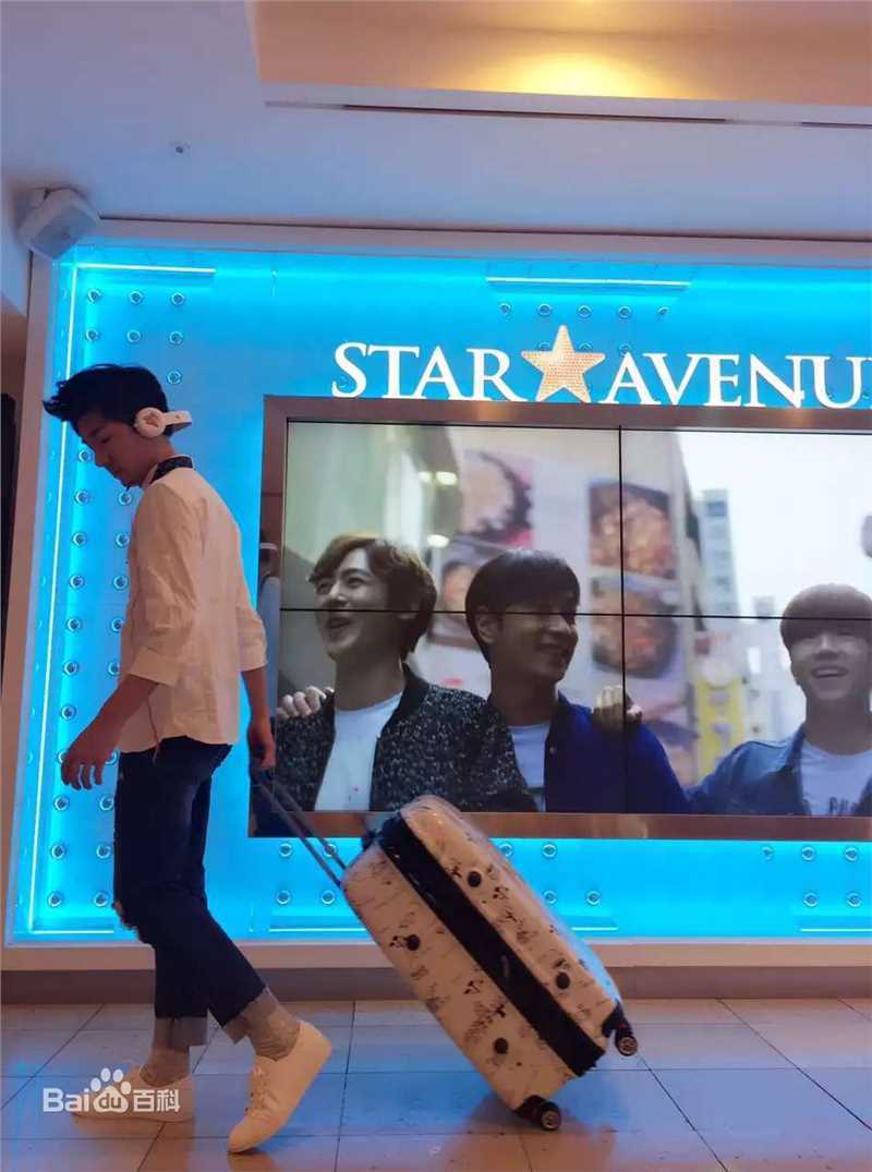 边嘉威(Bianjiawei)街拍壁纸壁纸