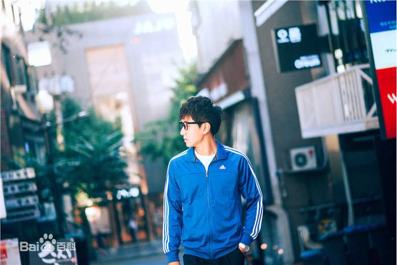 边嘉威(Bianjiawei)街拍壁纸壁纸