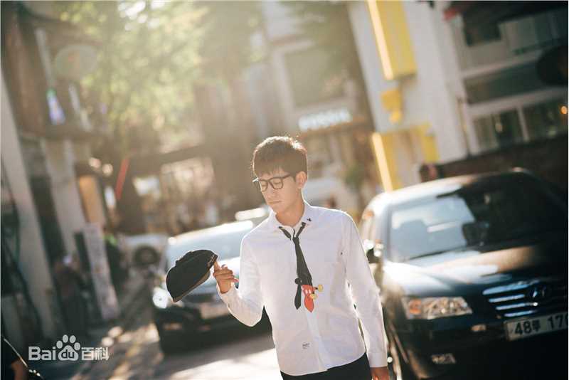 边嘉威(Bianjiawei)街拍壁纸壁纸