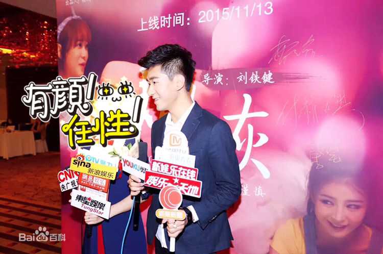 边嘉威(Bianjiawei)街拍壁纸壁纸