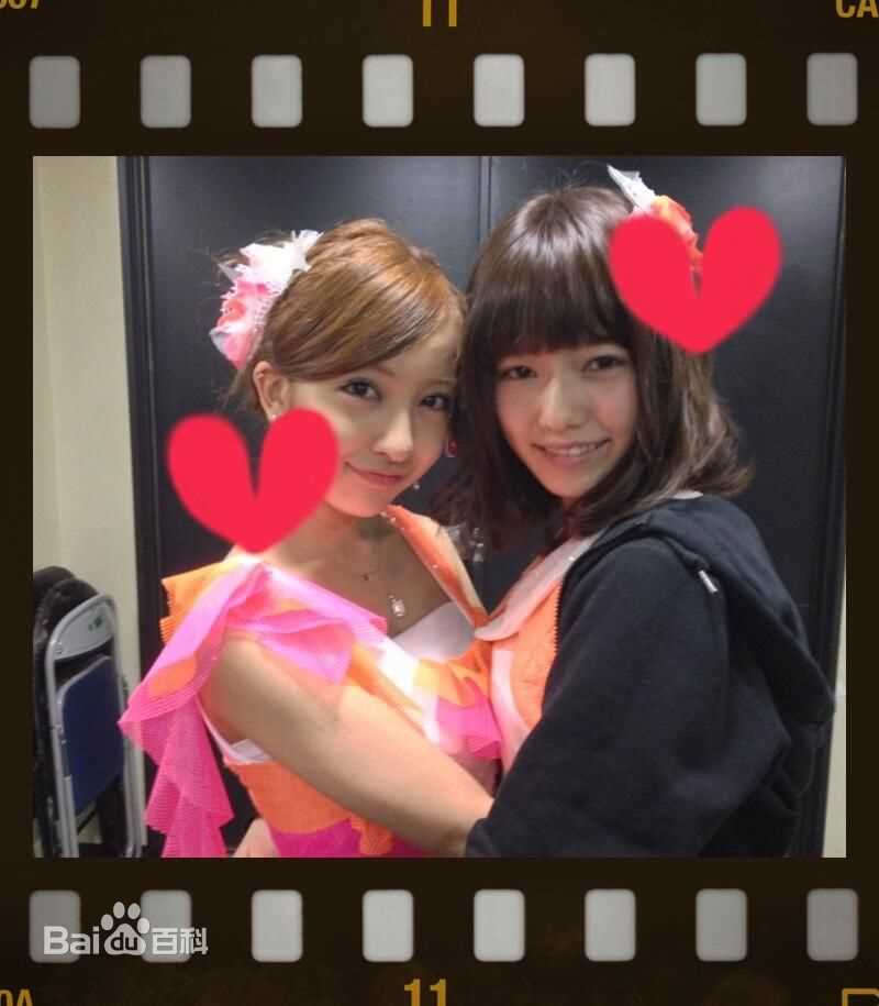 岛崎遥香(日文名：島崎遥香，平假名：しまざき はるか，罗马拼音：SHIMAZAKI HARUKA)和成员们在一起的帕露露前后照片