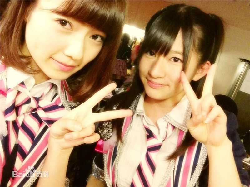 岛崎遥香(日文名：島崎遥香，平假名：しまざき はるか，罗马拼音：SHIMAZAKI HARUKA)和成员们在一起的帕露露前后照片