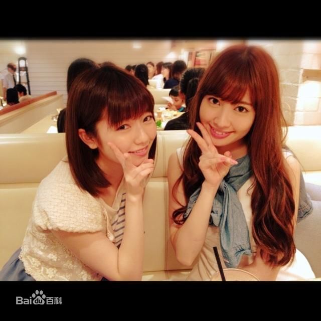 岛崎遥香(日文名：島崎遥香，平假名：しまざき はるか，罗马拼音：SHIMAZAKI HARUKA)和成员们在一起的帕露露前后照片