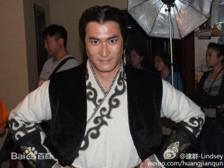 最新黄建群在《建元风云》定妆照中的壁纸