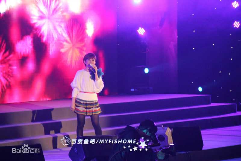 梁静茹(Fish Leong)2010.12.20 MusicRadio慈善演唱会素颜照壁纸