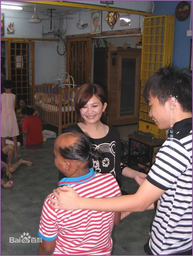 梁静茹(Fish Leong)2009.18.28 拜访残障儿童孤儿院图册