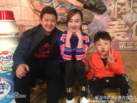 最新仇佩佩在参与《疯狂的麦咭》节目录制中的图集