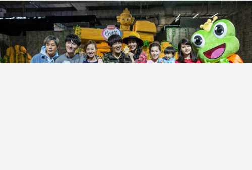 最新仇佩佩在参与《疯狂的麦咭》节目录制中的图集