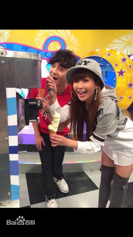 最新简恺乐(Butterfly Chien)在《娱乐百分百》幕后花絮中的图集