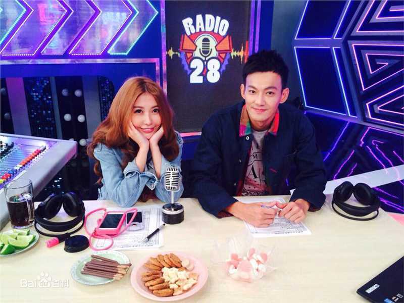 最新简恺乐(Butterfly Chien)在《娱乐百分百》幕后花絮中的图集