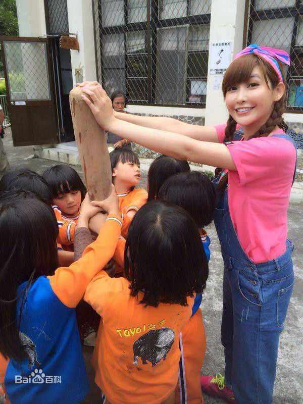 最新简恺乐(Butterfly Chien)在《娱乐百分百》幕后花絮中的图集