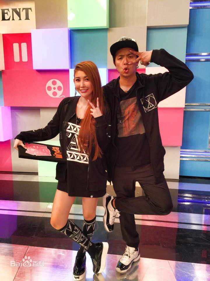 最新简恺乐(Butterfly Chien)在《娱乐百分百》幕后花絮中的图集