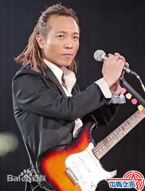 最新许巍在2005年《留声十年绝版青春》北京演唱会中的壁纸