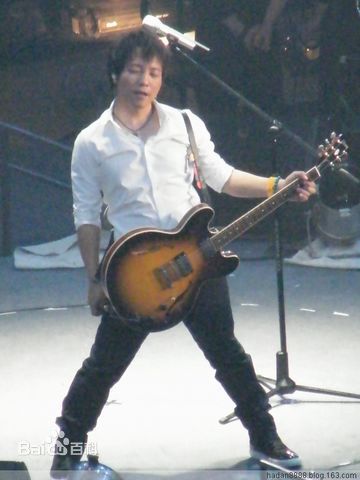 最全许巍在2009年《今天》北京演唱会中的壁纸