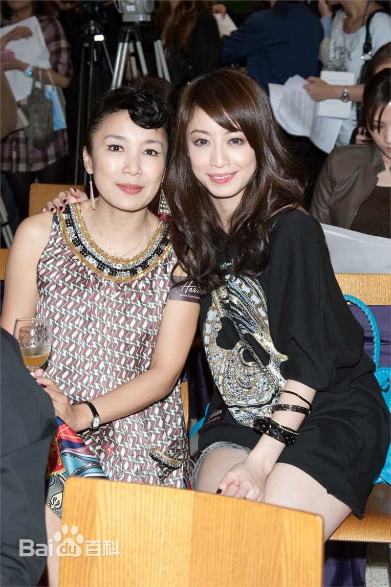 最新谢丽金性感图片