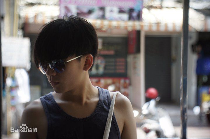 卢镇业(Siuyea Lo)生活照性感图片图集