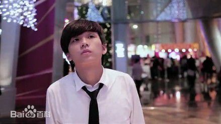 卢镇业(Siuyea Lo)生活照性感图片图集