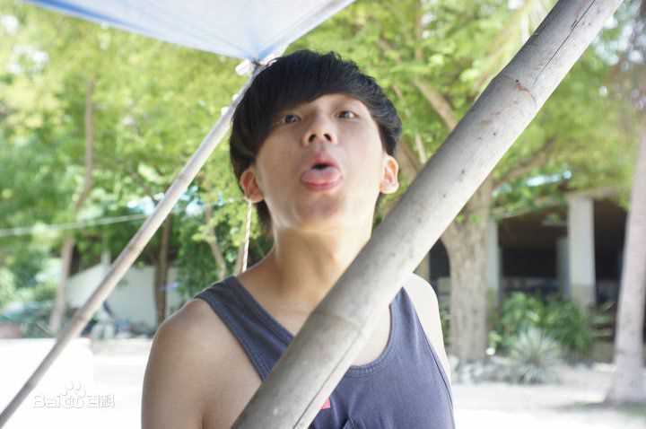 卢镇业(Siuyea Lo)生活照性感图片图集