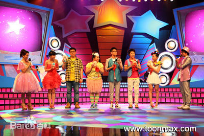 何超(Jacky)在少儿节目主持人大赛中表演前后照片