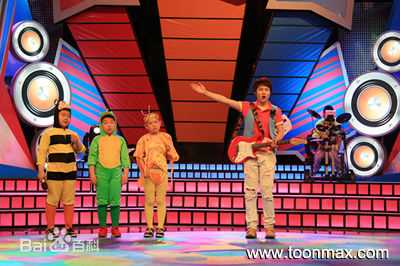 何超(Jacky)在少儿节目主持人大赛中表演前后照片