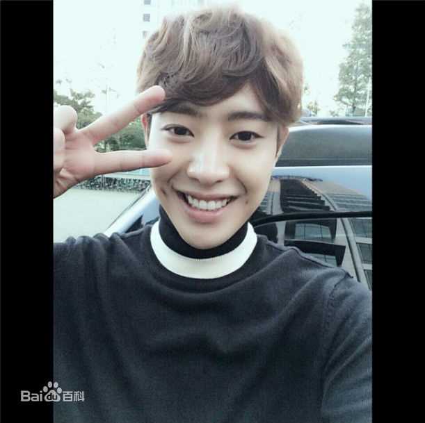 朴敏雨（官方译名）(，Park Min Woo)INS壁纸壁纸