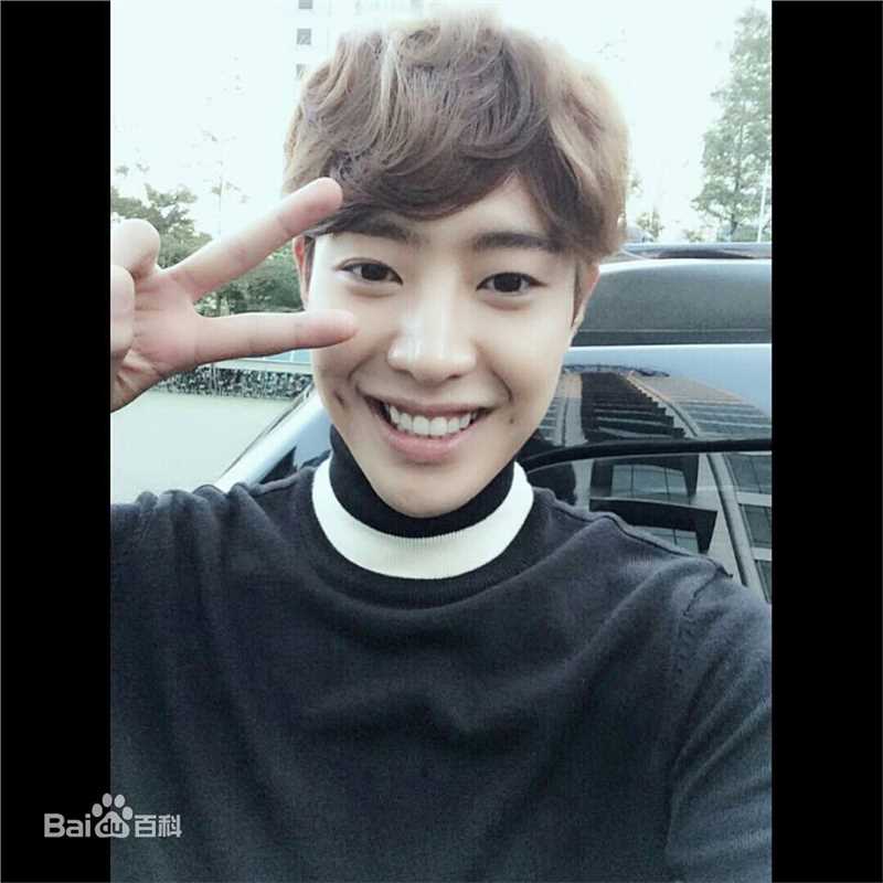 朴敏雨（官方译名）(，Park Min Woo)INS壁纸壁纸