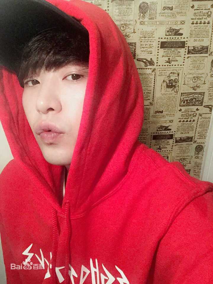 朴敏雨（官方译名）(，Park Min Woo)INS壁纸壁纸