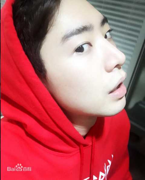 朴敏雨（官方译名）(，Park Min Woo)INS壁纸壁纸