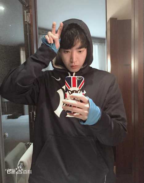 朴敏雨（官方译名）(，Park Min Woo)INS壁纸壁纸