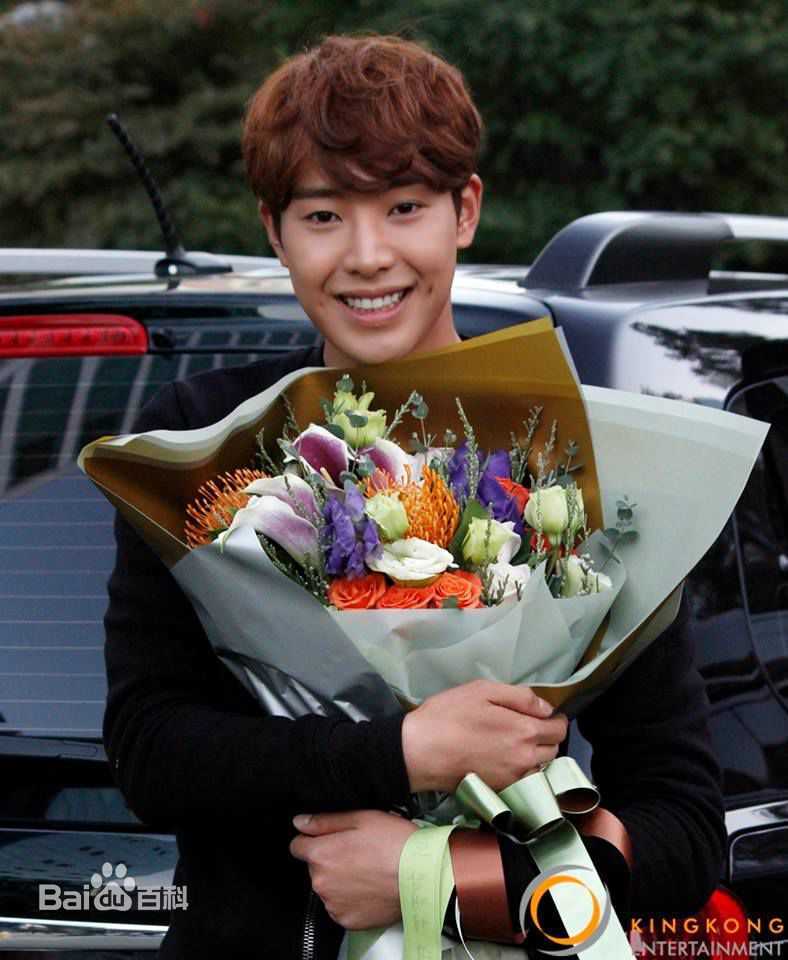 朴敏雨（官方译名）(，Park Min Woo)INS壁纸壁纸