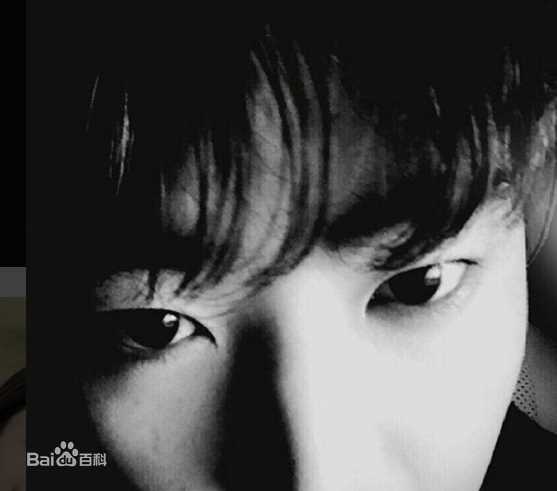 朴敏雨（官方译名）(，Park Min Woo)INS壁纸壁纸