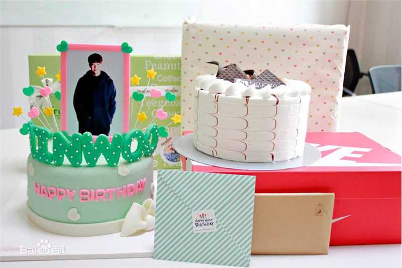 朴敏雨（官方译名）(，Park Min Woo)INS壁纸壁纸