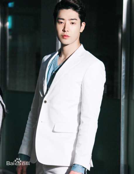 朴敏雨（官方译名）(，Park Min Woo)INS壁纸壁纸