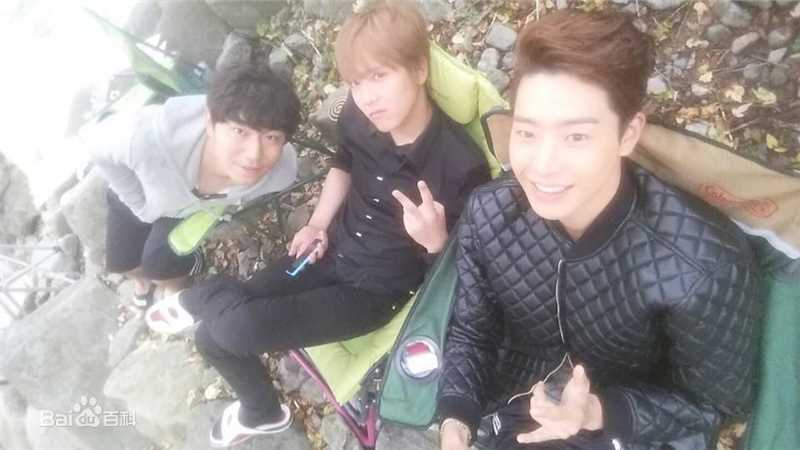 朴敏雨（官方译名）(，Park Min Woo)INS壁纸壁纸