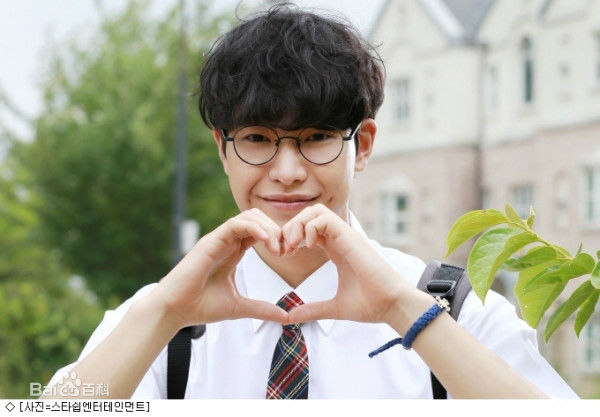 朴敏雨（官方译名）(，Park Min Woo)朴敏雨性感图片图集