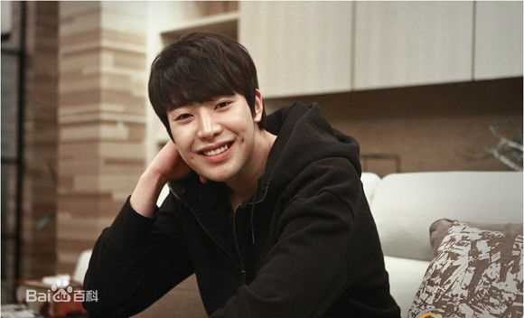 朴敏雨（官方译名）(，Park Min Woo)朴敏雨性感图片图集