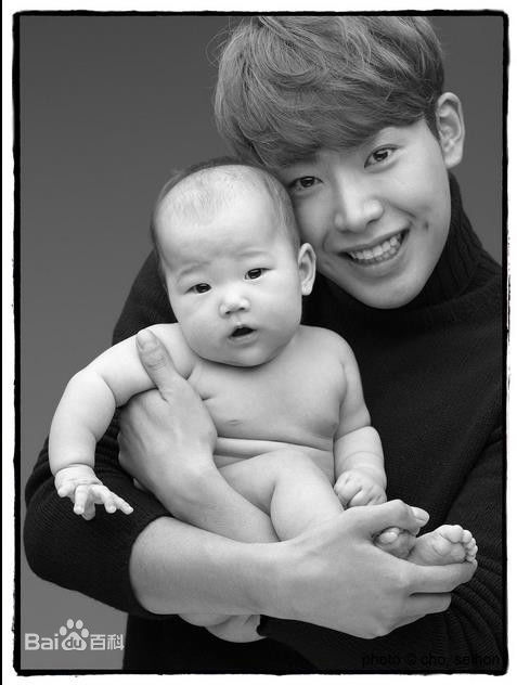 朴敏雨（官方译名）(，Park Min Woo)公益生活照