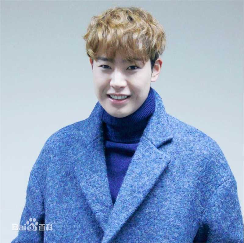 最新朴敏雨（官方译名）(，Park Min Woo)性感图片