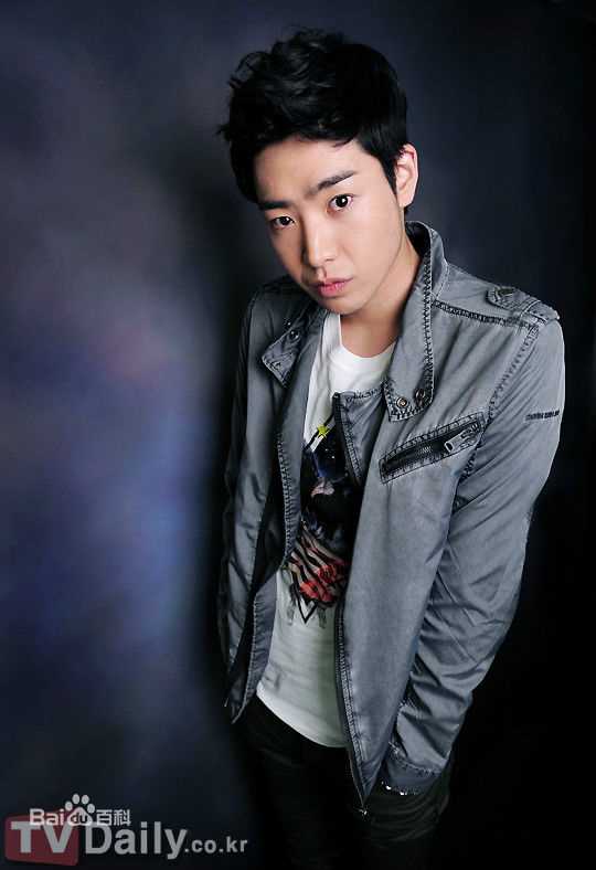 朴敏雨（官方译名）(，Park Min Woo)最优质杂志相册