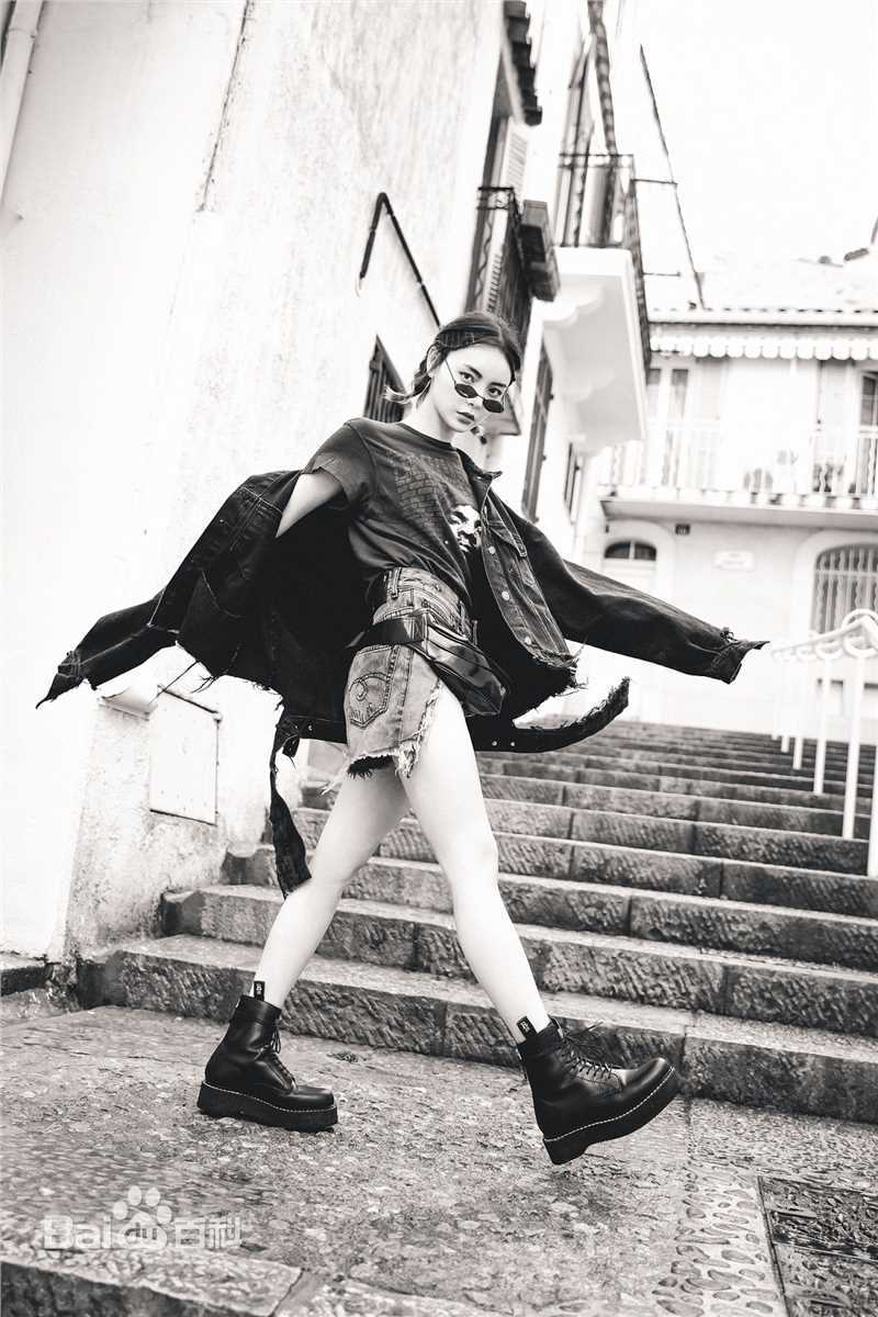 赵宇彤街拍图片图册