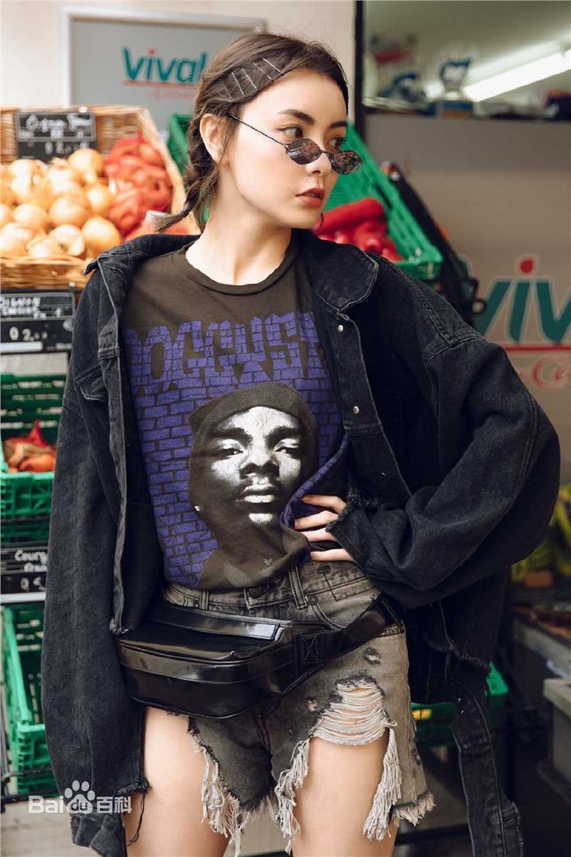 赵宇彤街拍图片图册