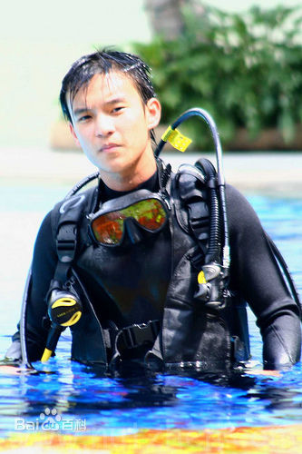 洪赐健影视作品前后照片