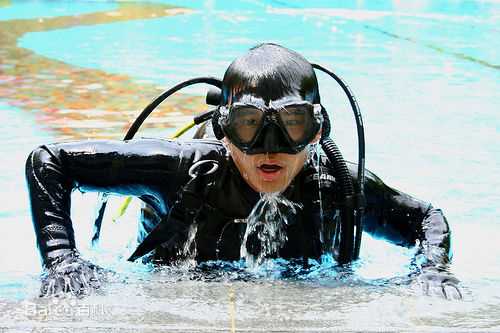 洪赐健影视作品前后照片