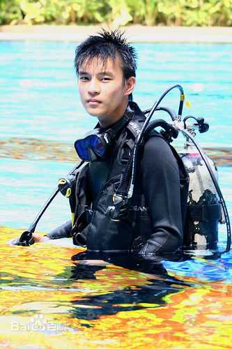 洪赐健影视作品前后照片