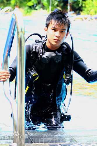 洪赐健影视作品前后照片