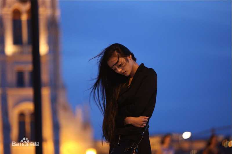 秦雪街拍图片图集