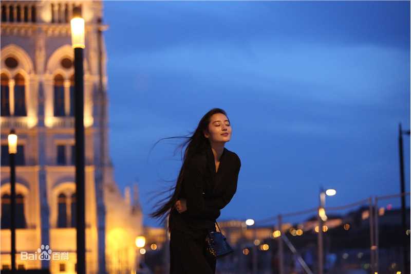 秦雪街拍图片图集